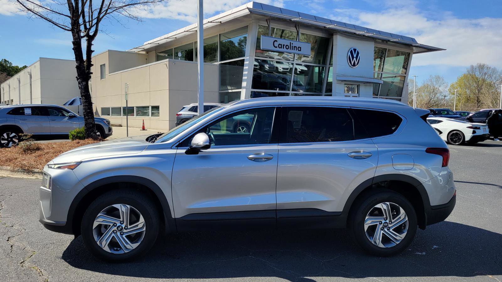 Used 2023 Hyundai Santa Fe SEL w/ Winter Weather Package image 2