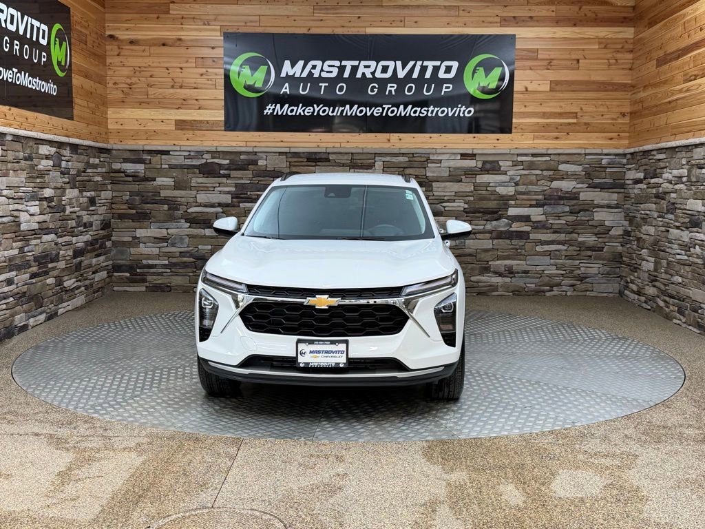 Used 2024 Chevrolet Trax LT w/ Driver Confidence Package FWD image 3