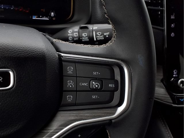 Used 2024 Jeep Wagoneer Series III AWD/4WD image 12