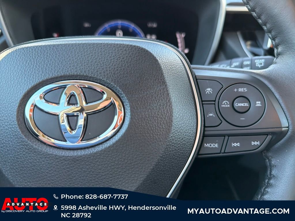 Used 2023 Toyota Corolla Cross XLE w/ Convenience Package image 22