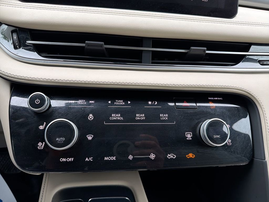 Used 2023 INFINITI QX60 Luxe w/ Cargo Package AWD/4WD image 17