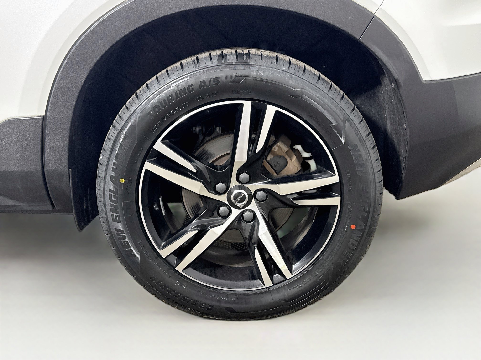 Used 2023 Volvo XC40 B5 Plus AWD/4WD image 27