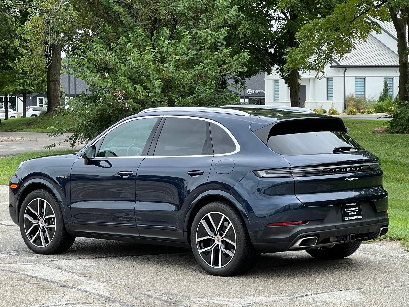 Certified 2026 Porsche Cayenne E-Hybrid AWD/4WD image 3