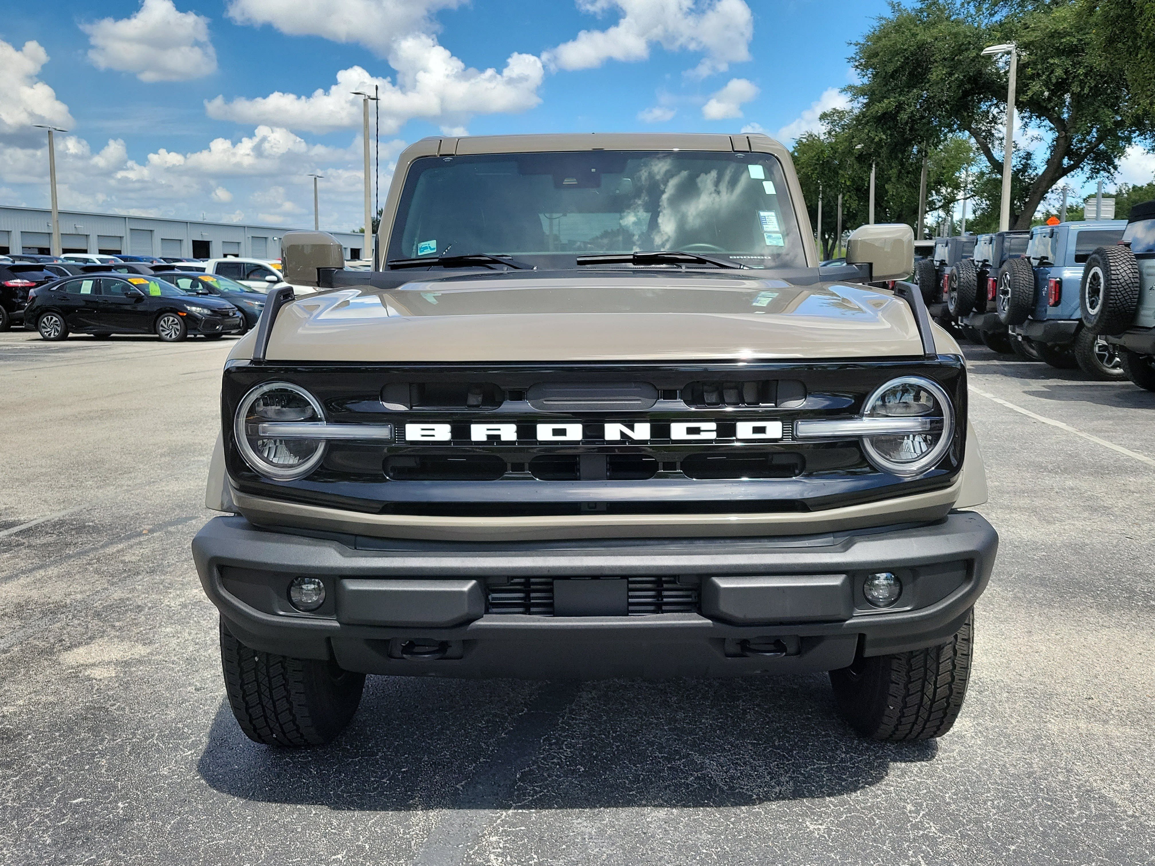 Certified 2025 Ford Bronco Outer Banks AWD/4WD image 2