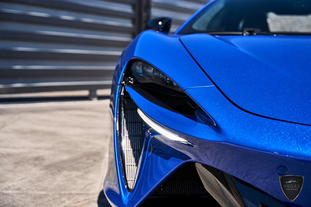 Used 2025 McLaren Artura RWD image 8