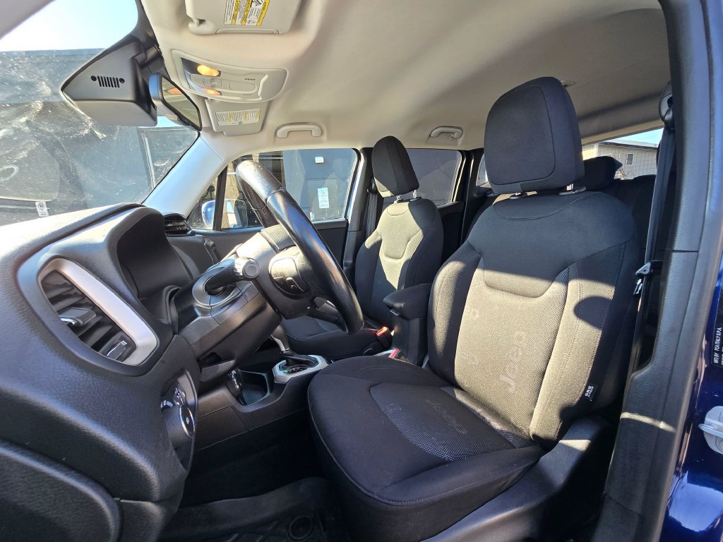 Used 2017 Jeep Renegade Latitude w/ Safety & Security Group AWD/4WD image 19