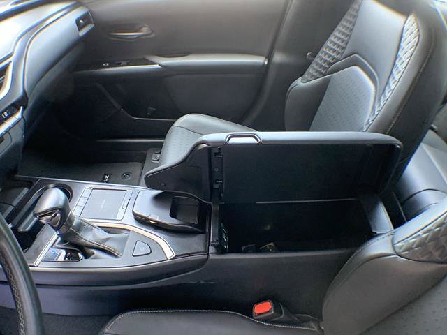 Certified 2022 Lexus UX 200 w/ Accessory Package (Z2) FWD image 20