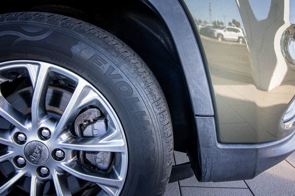 Used 2019 Jeep Cherokee Latitude Plus image 21