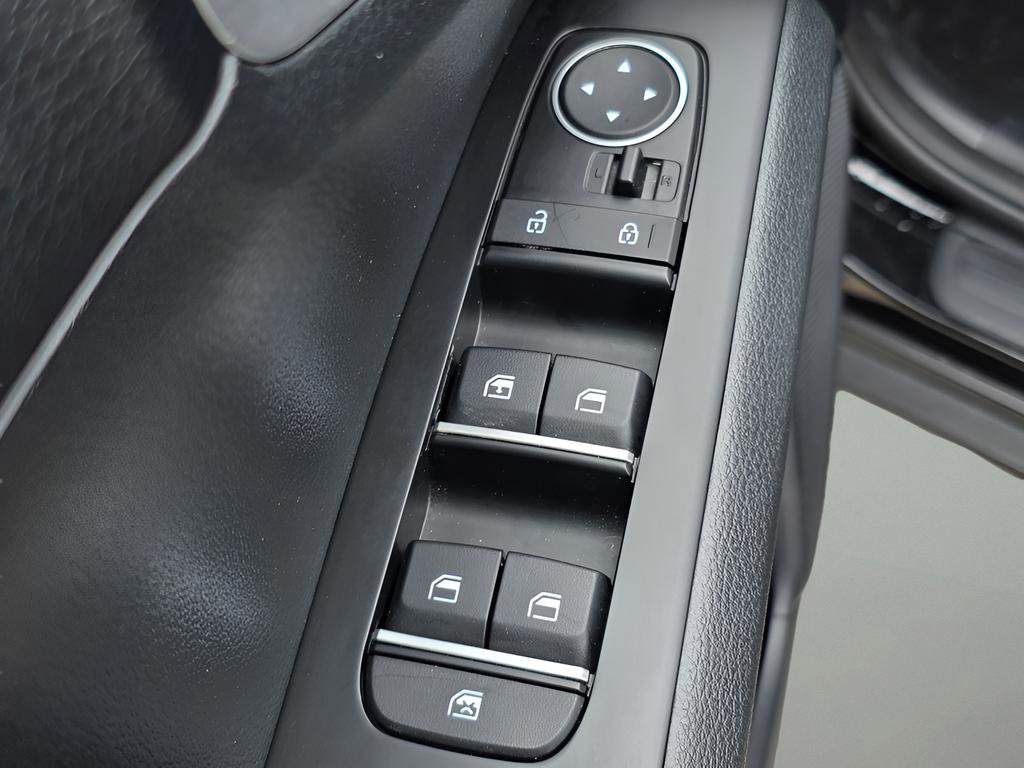 Used 2025 Kia Soul LX FWD image 17