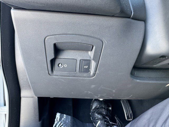 Used 2025 Land Rover Range Rover Velar Dynamic SE image 19