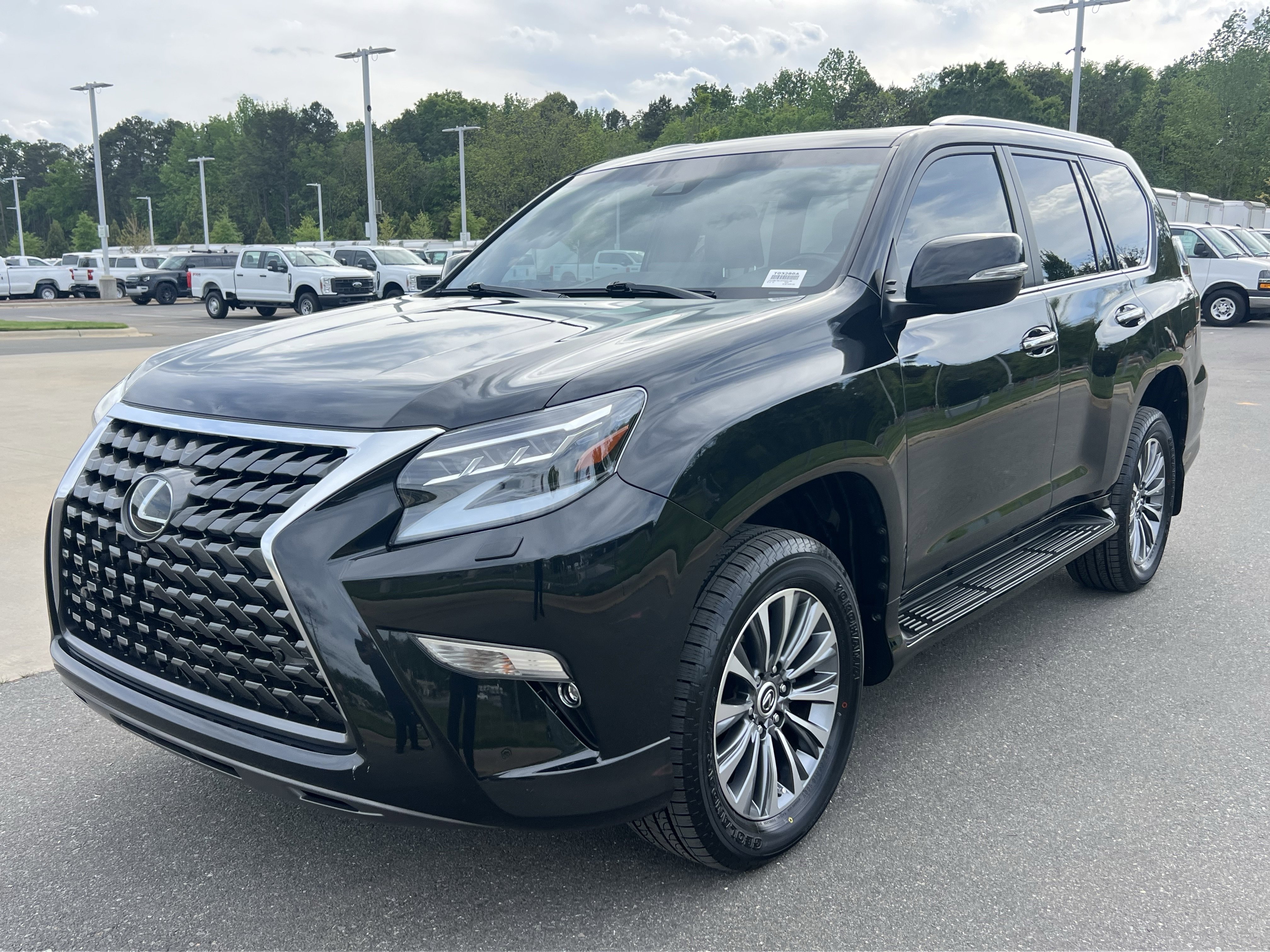 Used 2023 Lexus GX 460 Luxury w/ Accessory Package image 5