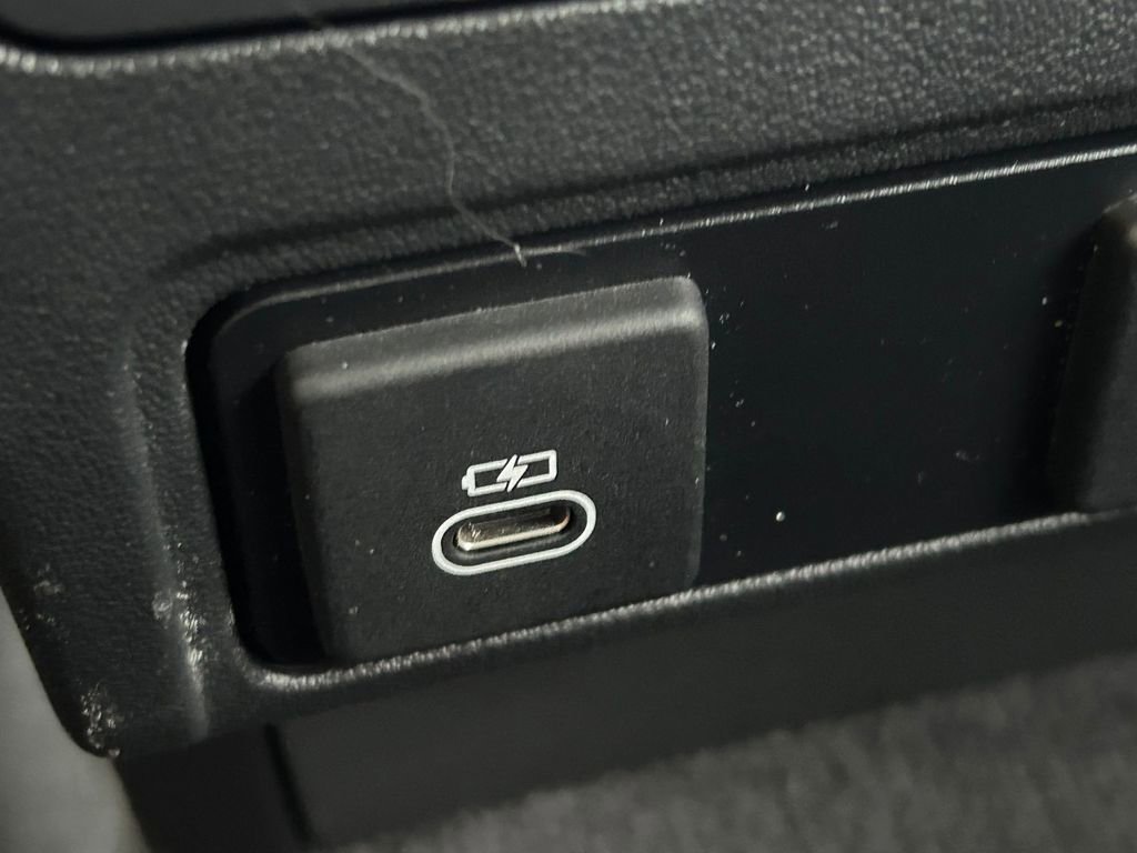 Used 2024 Jaguar F-PACE R-Dynamic S image 24