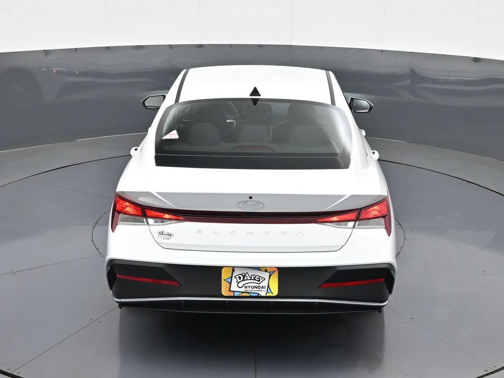 New 2026 Hyundai Elantra SE FWD image 18