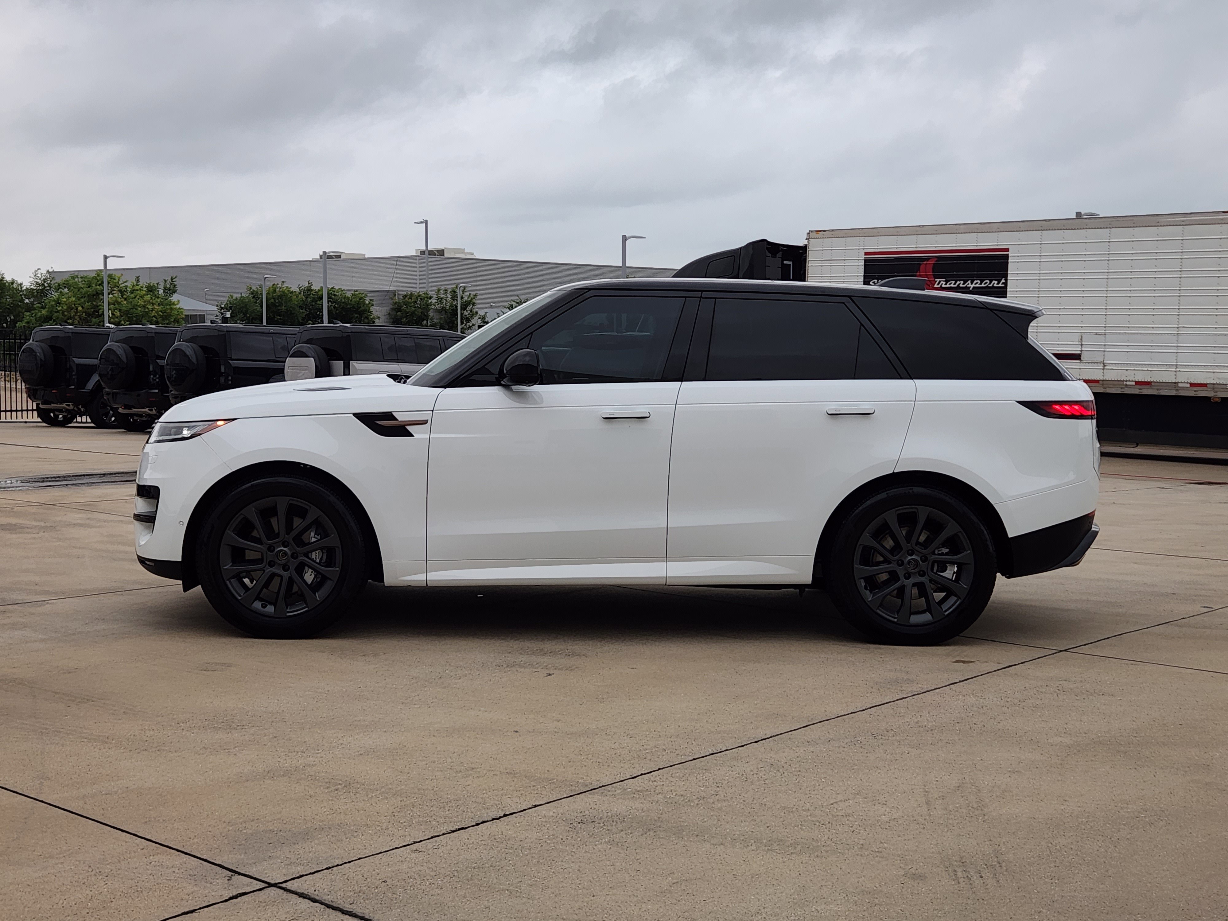 Certified 2026 Land Rover Range Rover Sport SE AWD/4WD image 3