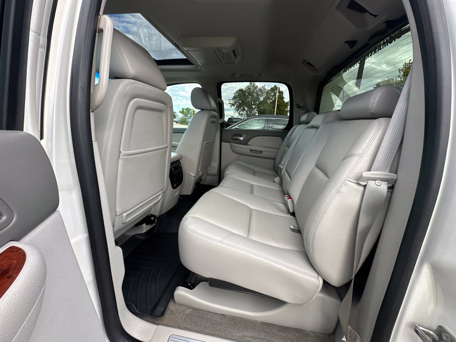 Used 2013 Chevrolet Avalanche LTZ AWD/4WD image 21