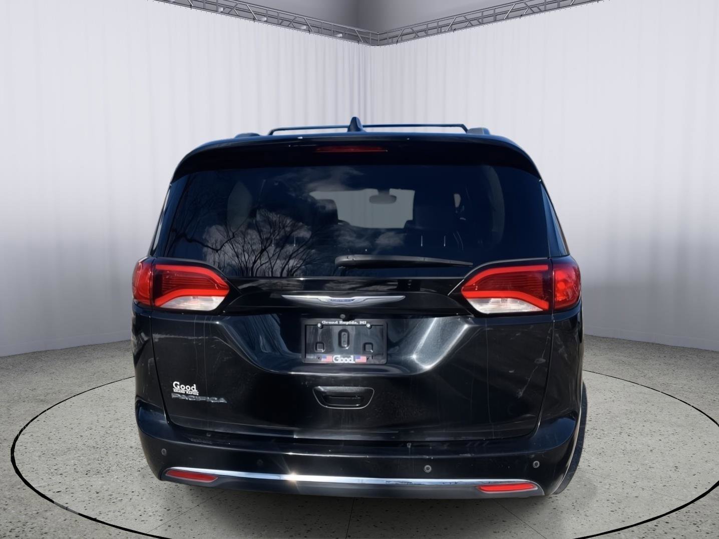 Used 2020 Chrysler Pacifica Touring-L Plus image 6
