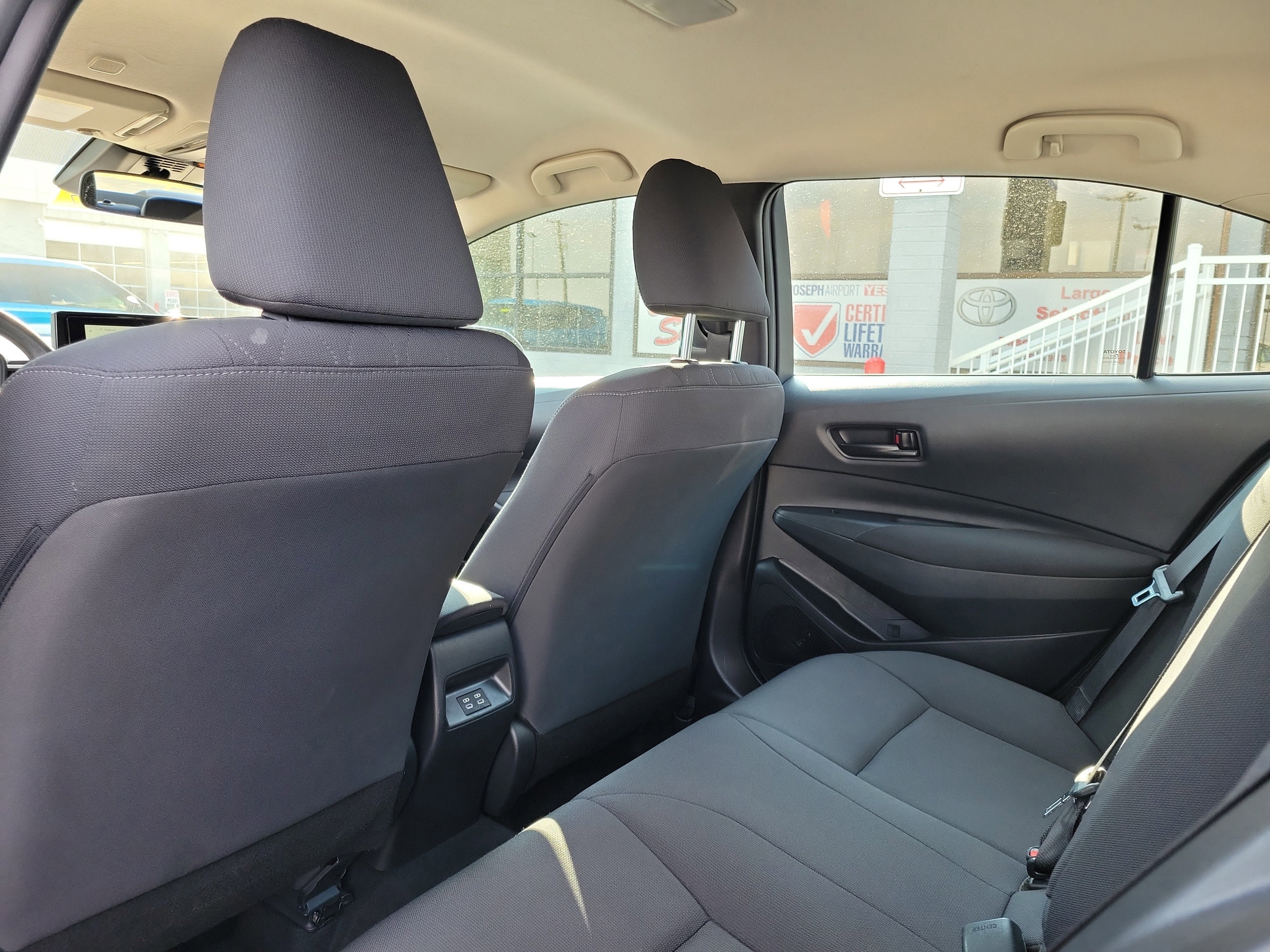 Used 2025 Toyota Corolla LE image 14