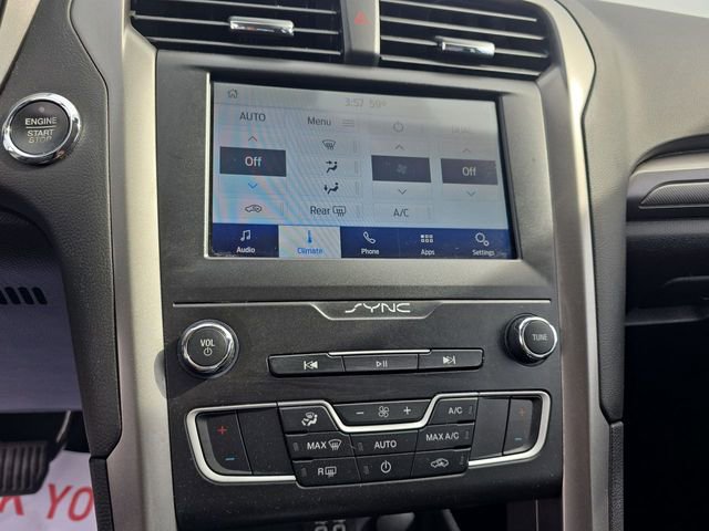 Used 2020 Ford Fusion SE FWD image 25