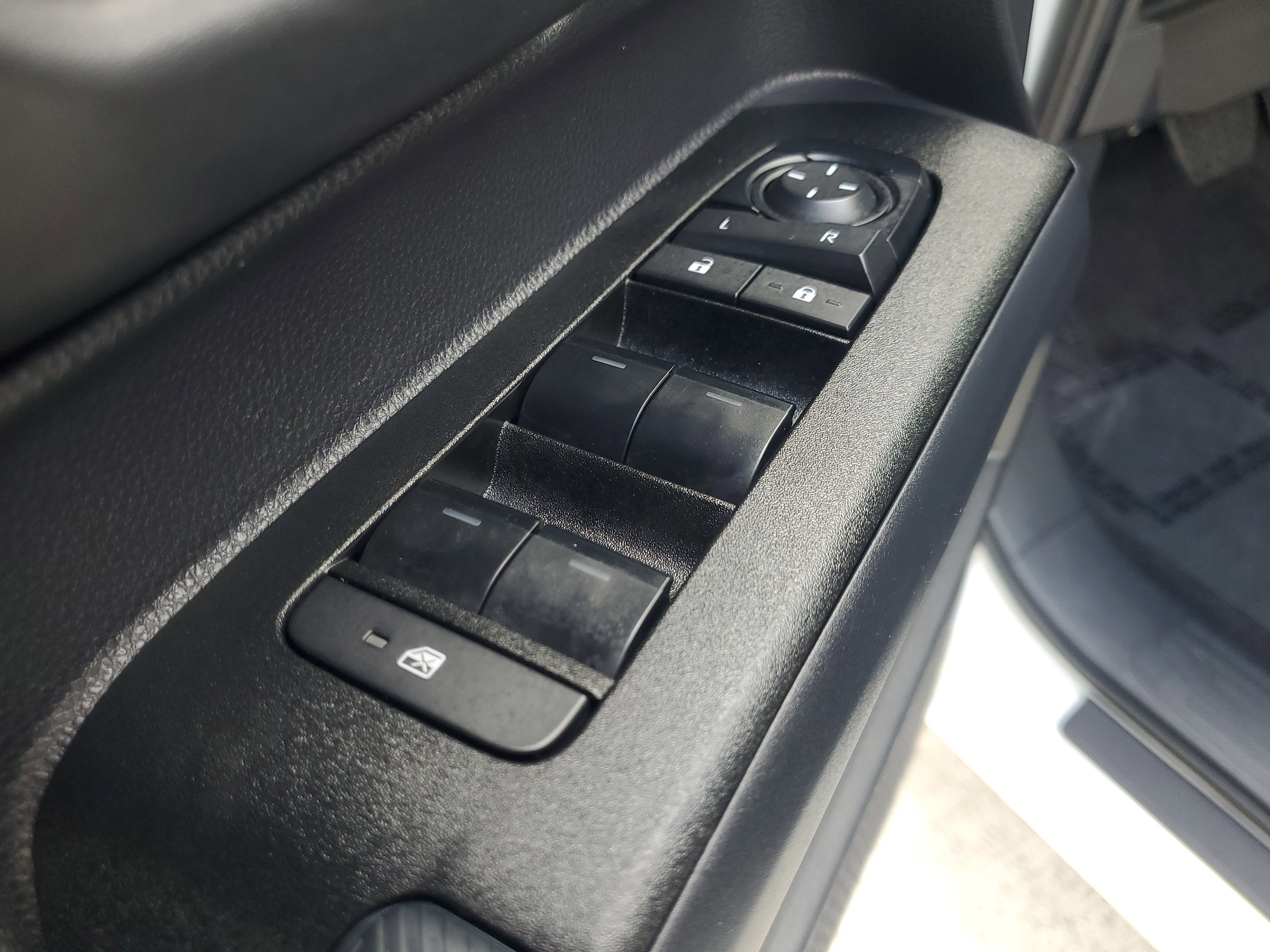 Certified 2025 Toyota 4Runner SR5 AWD/4WD image 19