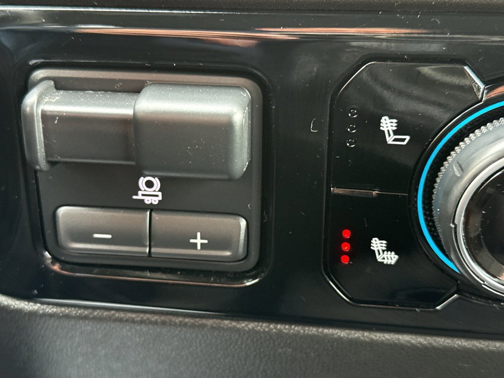 Used 2025 Chevrolet Silverado 1500 LT AWD/4WD image 39