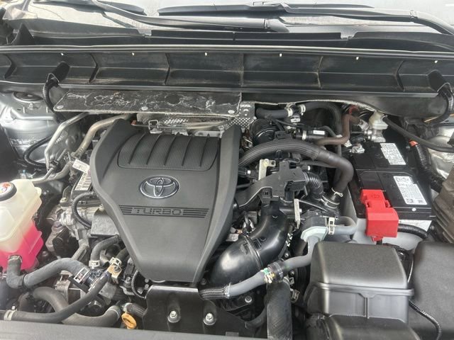 Used 2024 Toyota Highlander XLE image 9