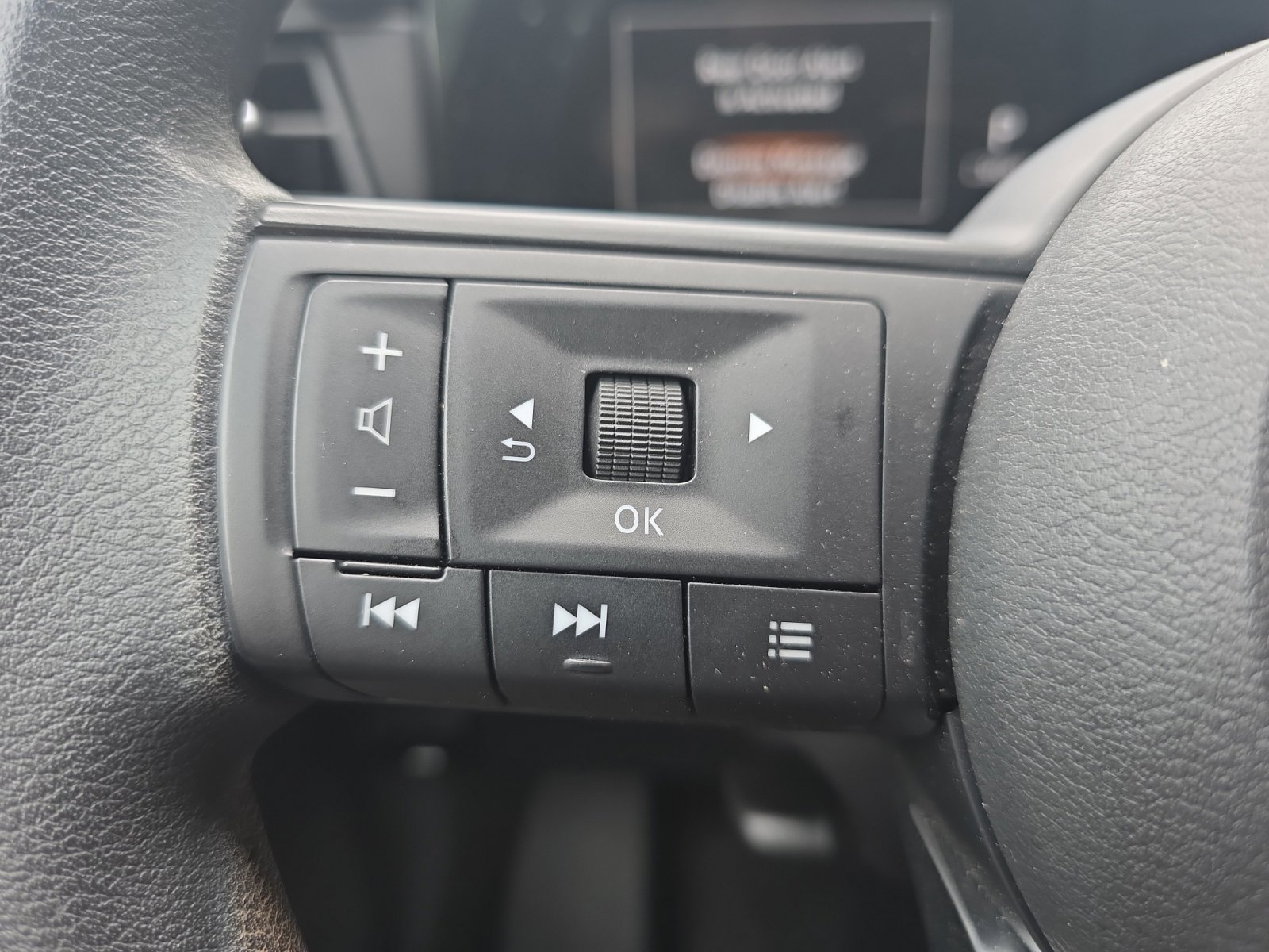 Used 2025 Nissan Kicks S image 24