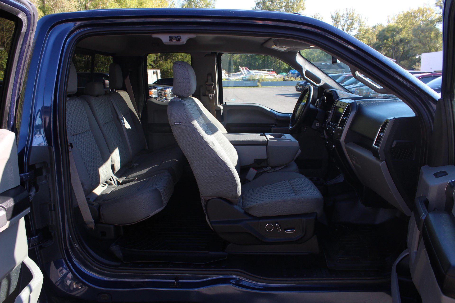Used 2016 Ford F150 XLT w/ Equipment Group 302A Luxury AWD/4WD image 34