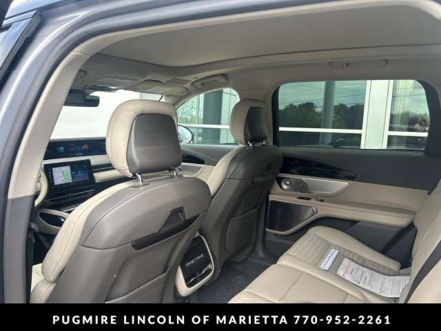 Used 2025 Lincoln Nautilus Reserve image 4