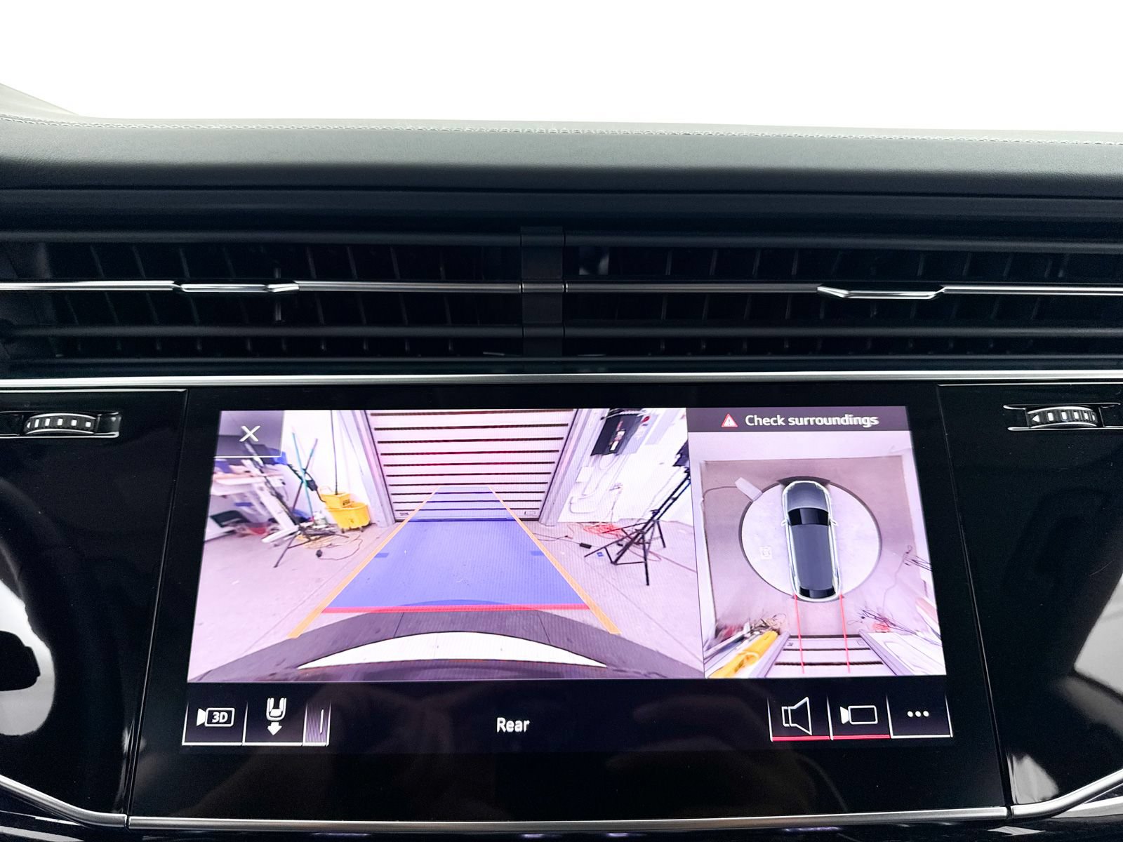Used 2019 Audi Q8 Prestige w/ Adaptive Chassis Package AWD/4WD image 12