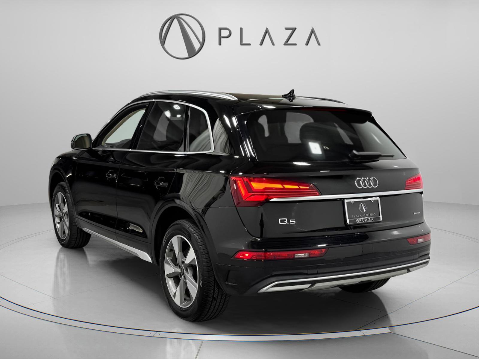 Used 2023 Audi Q5 2.0T Premium w/ Convenience Package image 3