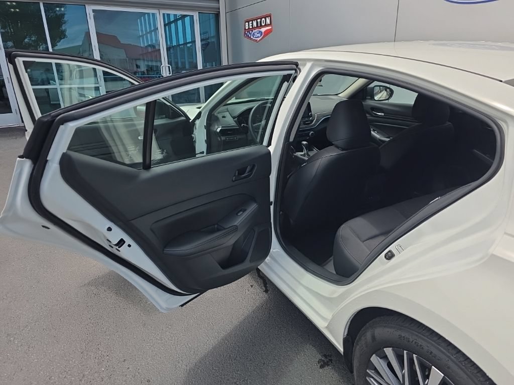 Used 2025 Nissan Altima 2.5 SV FWD image 26