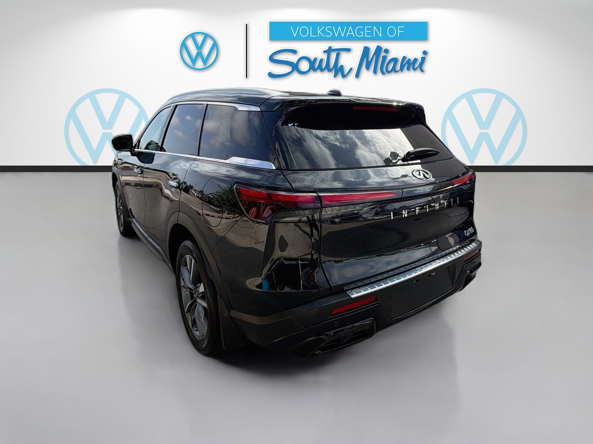 Used 2023 INFINITI QX60 Luxe w/ Performance Audio Package FWD image 5