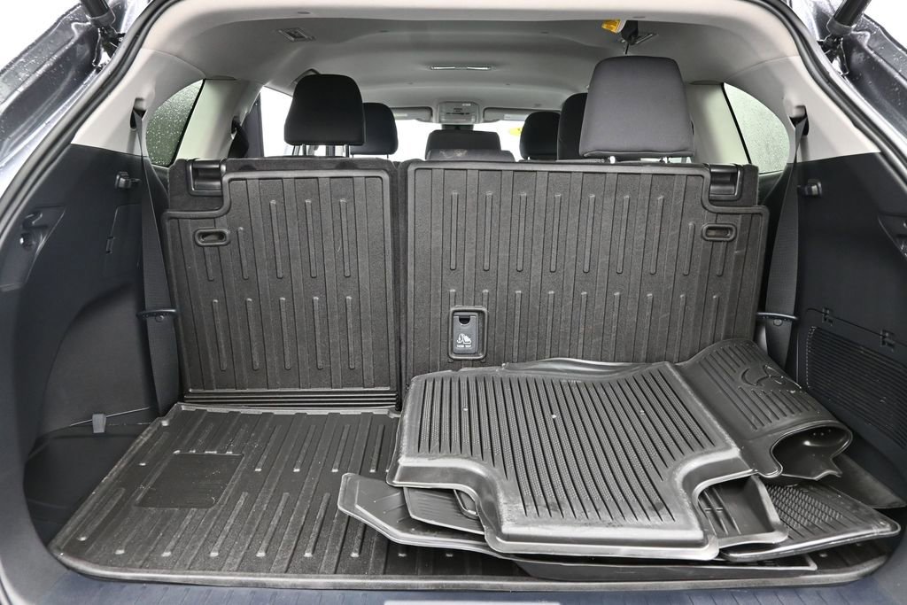 Used 2023 Toyota Highlander LE FWD image 25