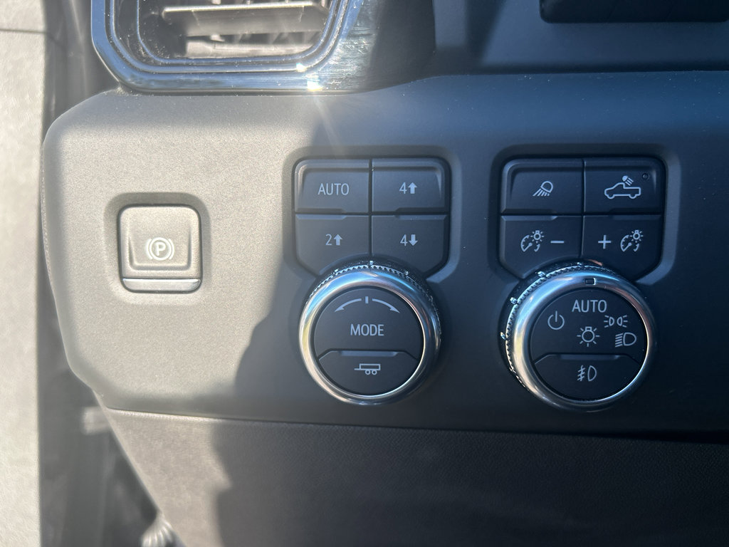 Used 2024 GMC Sierra 2500 AT4 w/ AT4 Premium Plus Package image 16