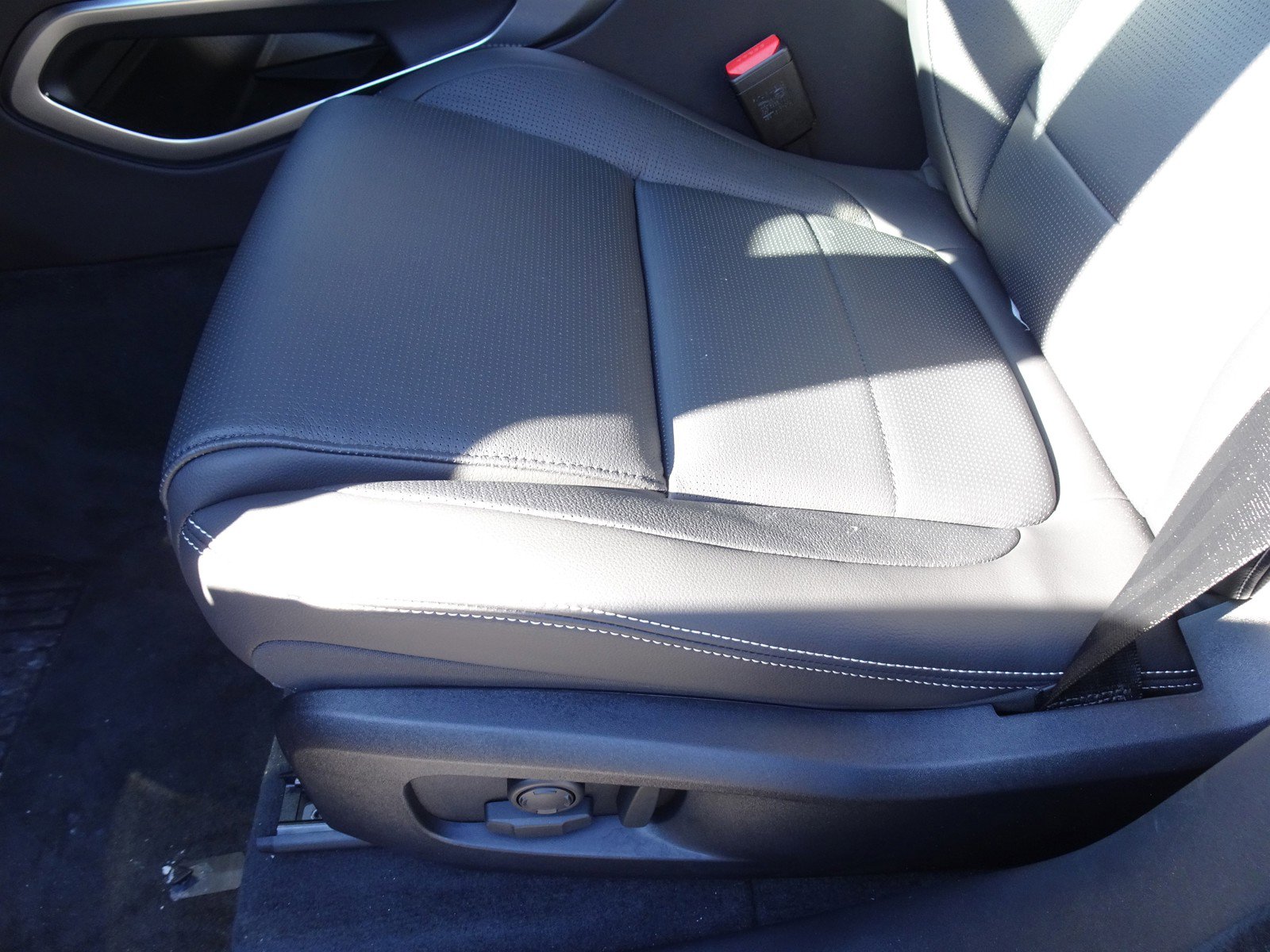 New 2025 Jaguar F-PACE R-Dynamic S image 14