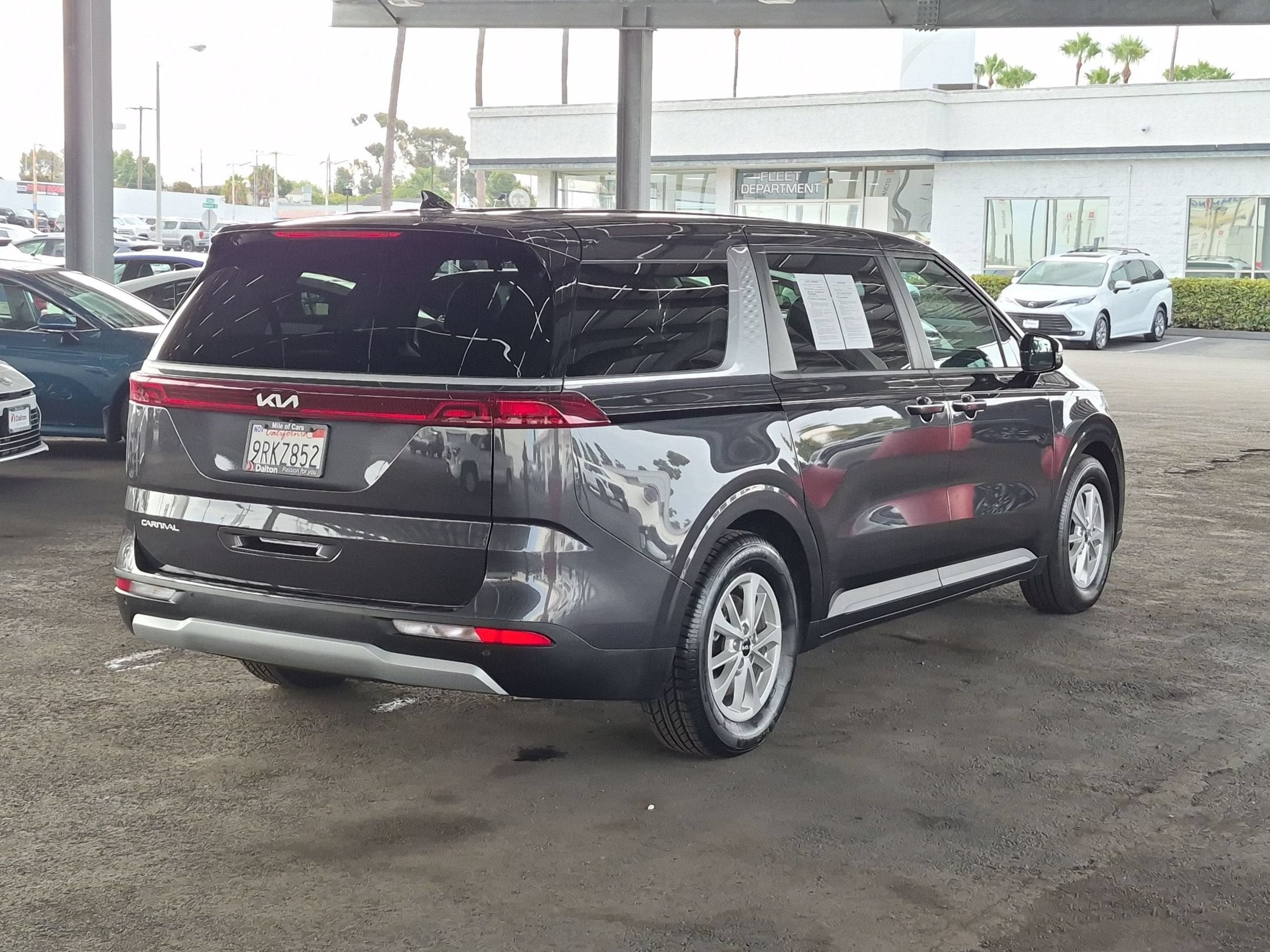 Used 2024 Kia Carnival LX FWD image 8