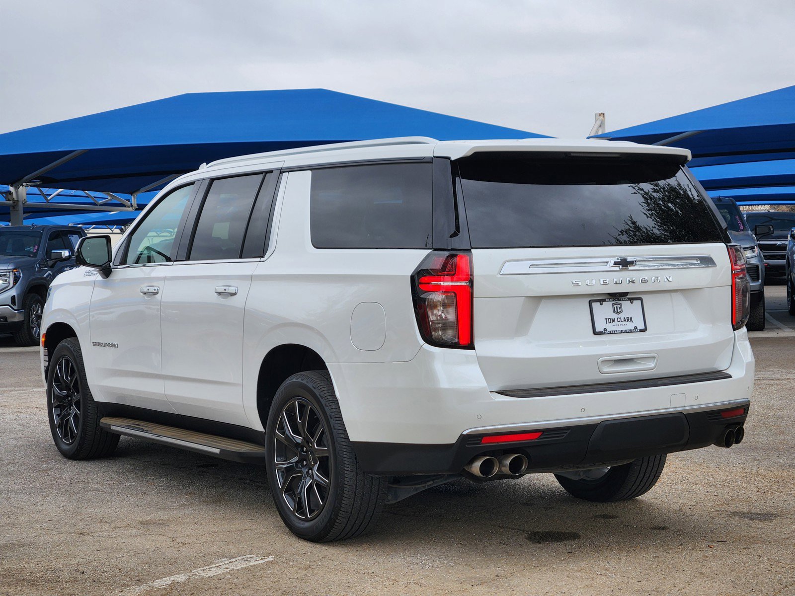 Used 2023 Chevrolet Suburban High Country image 4