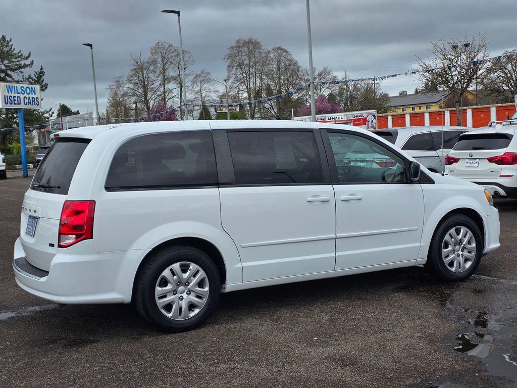 Used 2016 Dodge Grand Caravan SE w/ Quick Order Package 29E SE image 2