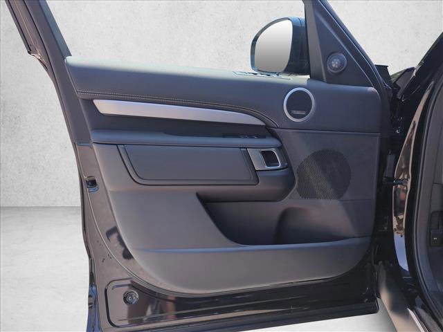 Certified 2024 Land Rover Discovery Dynamic SE image 19