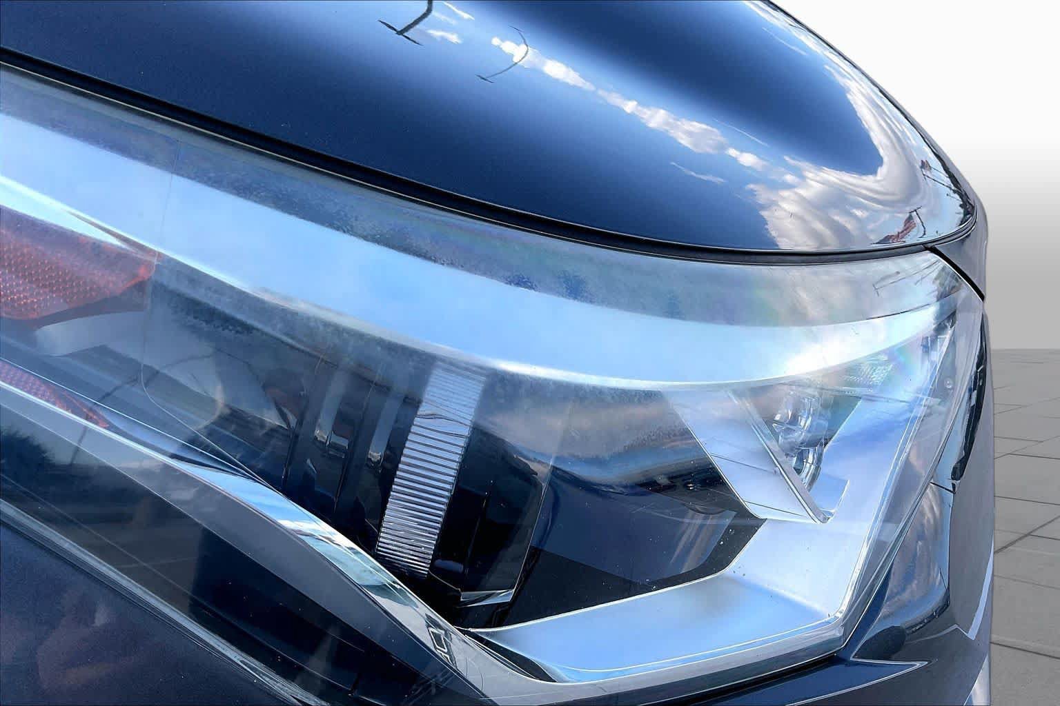 Used 2018 Toyota C-HR XLE FWD image 24