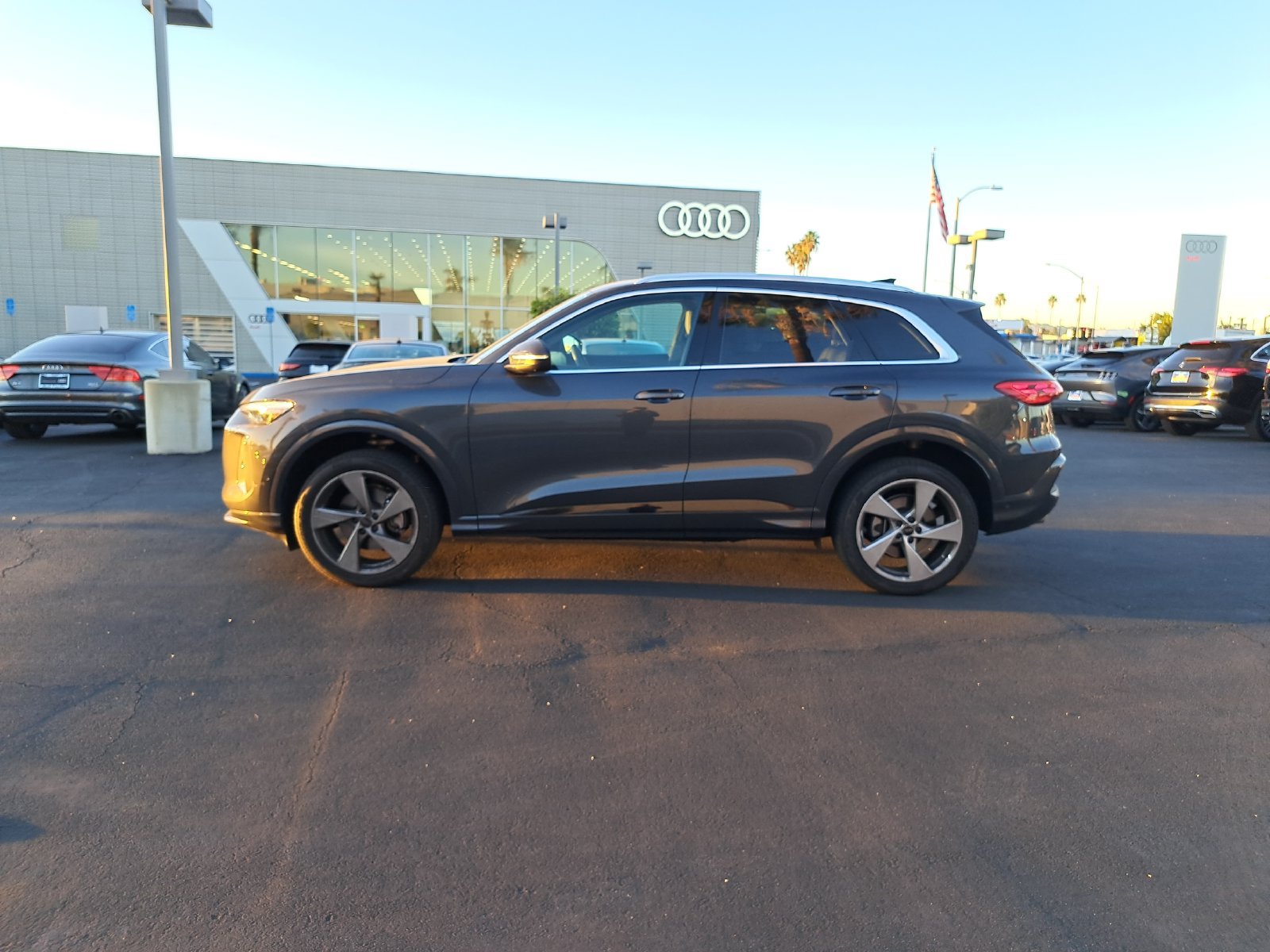 Used 2025 Audi Q5 Premium Plus w/ Premium Plus AWD/4WD image 8