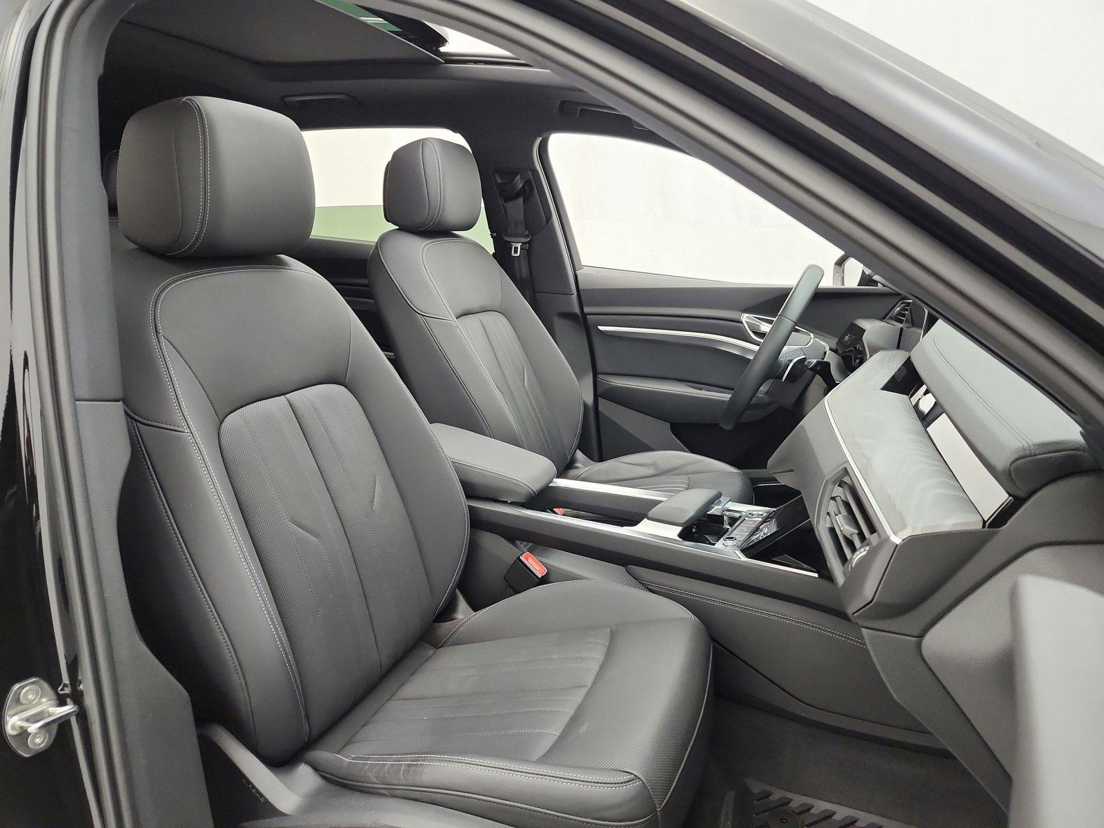 Used 2023 Audi e-tron Premium Plus w/ Premium Plus Package AWD/4WD image 20