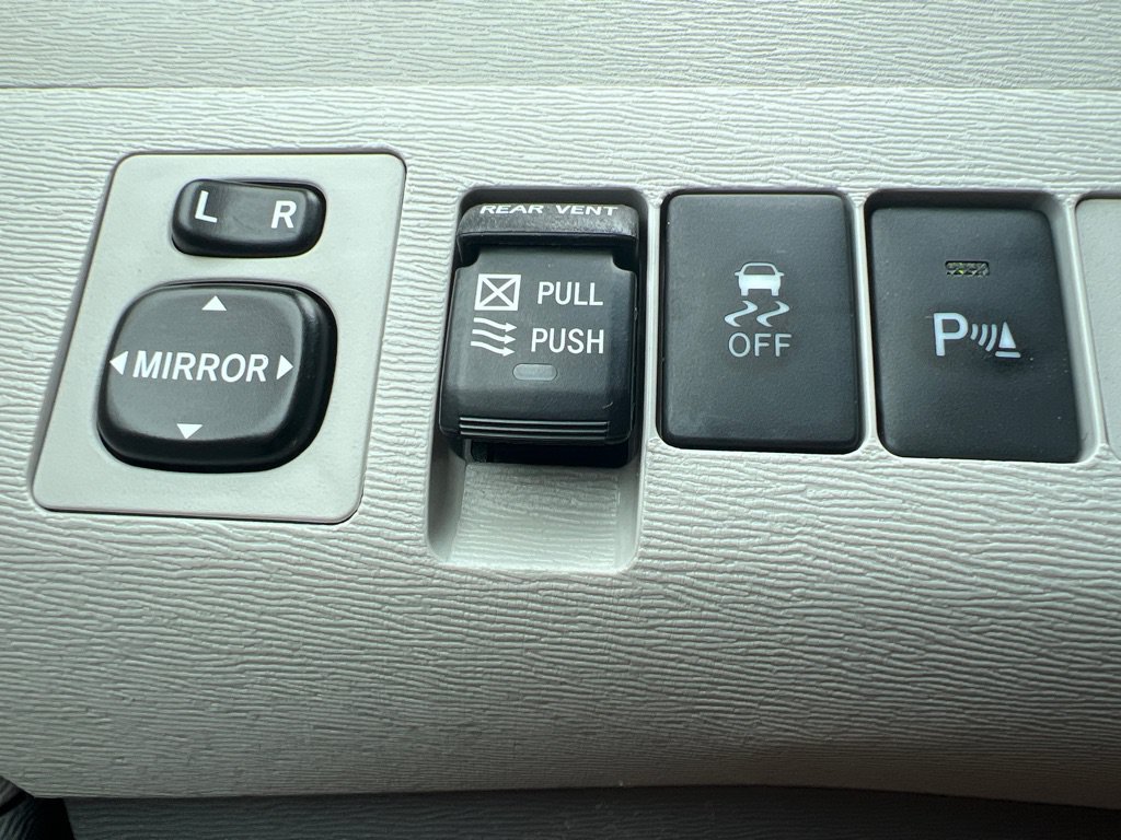 Used 2013 Toyota Sienna XLE FWD image 17