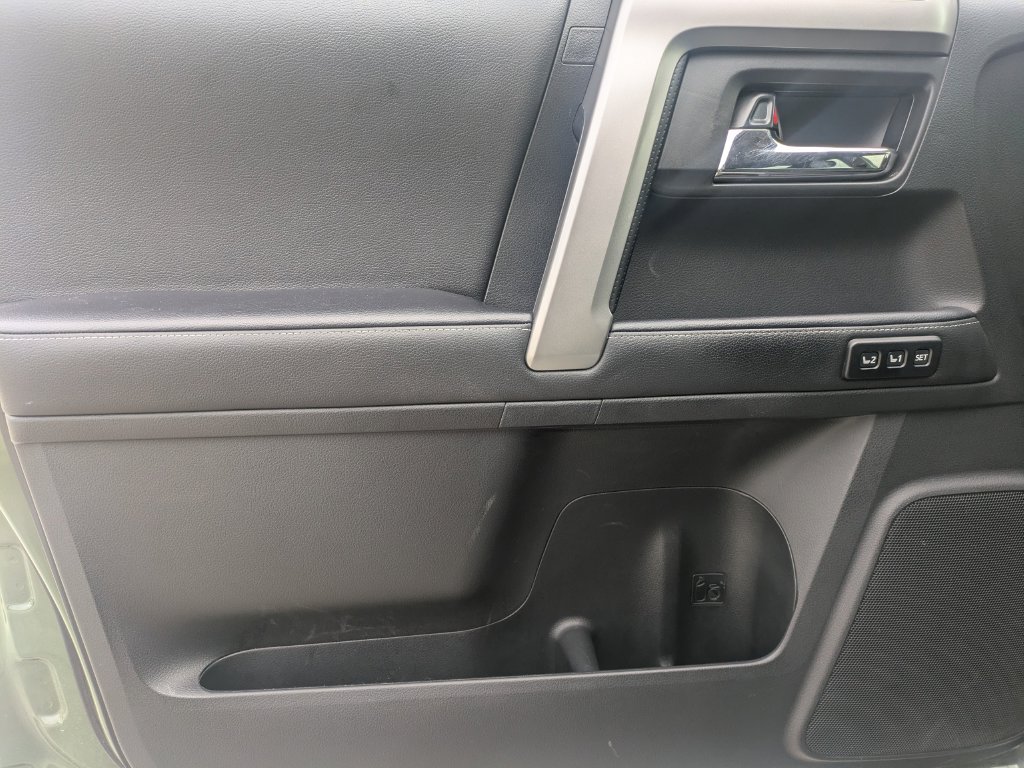 Used 2022 Toyota 4Runner Limited AWD/4WD image 9