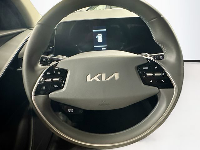 Used 2025 Kia Niro EX FWD image 11