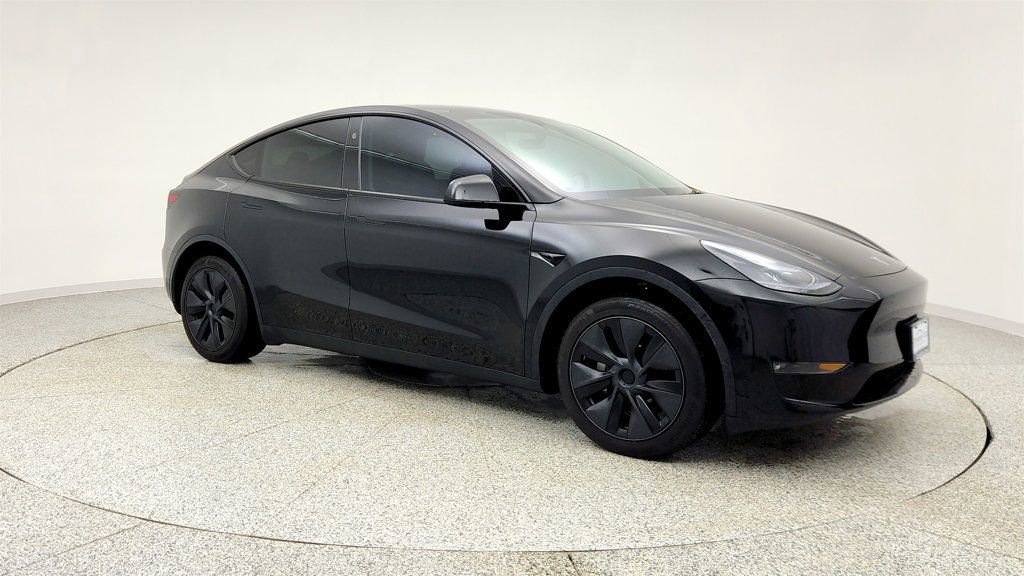 Used 2025 Tesla Model Y Long Range image 3