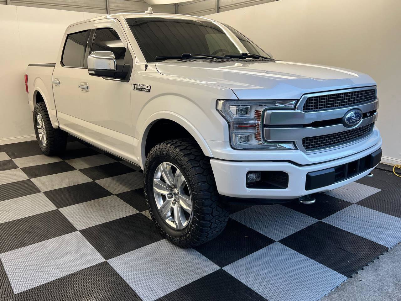 Used 2018 Ford F150 Platinum w/ Equipment Group 701A Luxury AWD/4WD image 3