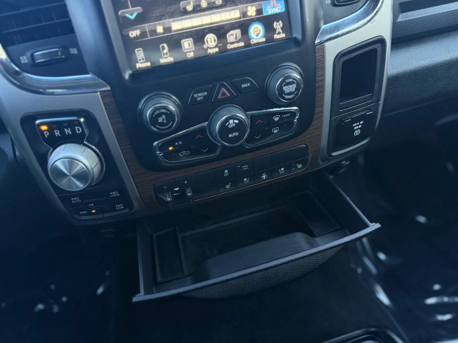 Used 2017 RAM 1500 Laramie AWD/4WD image 35