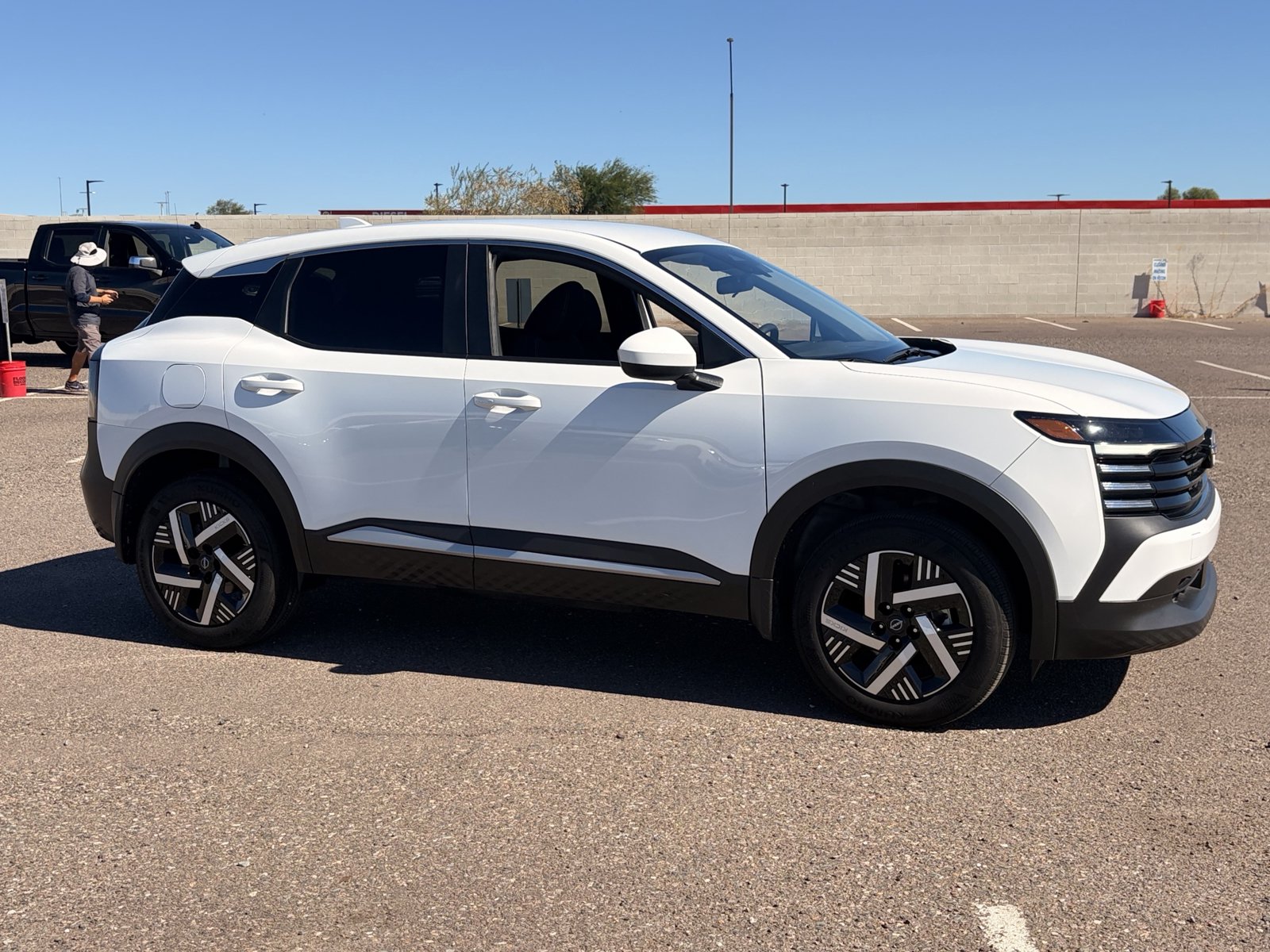 Used 2025 Nissan Kicks SV FWD image 6