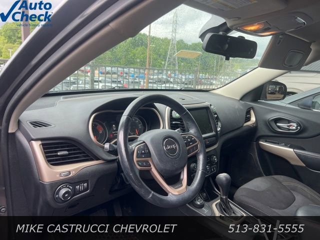 Used 2017 Jeep Cherokee Latitude w/ Cold Weather Group AWD/4WD image 4